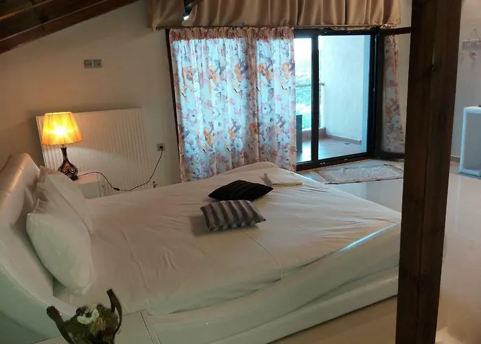 Le Attique Vilă Nea Iraklitsa